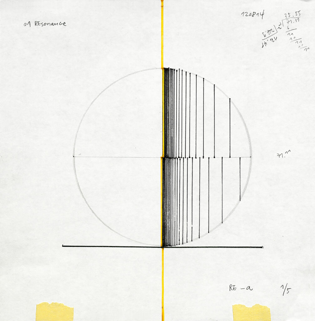 A circular drawing with the right half made of fine parallel lines and the left side remaining almost blank, divided by a yellow vertical line
