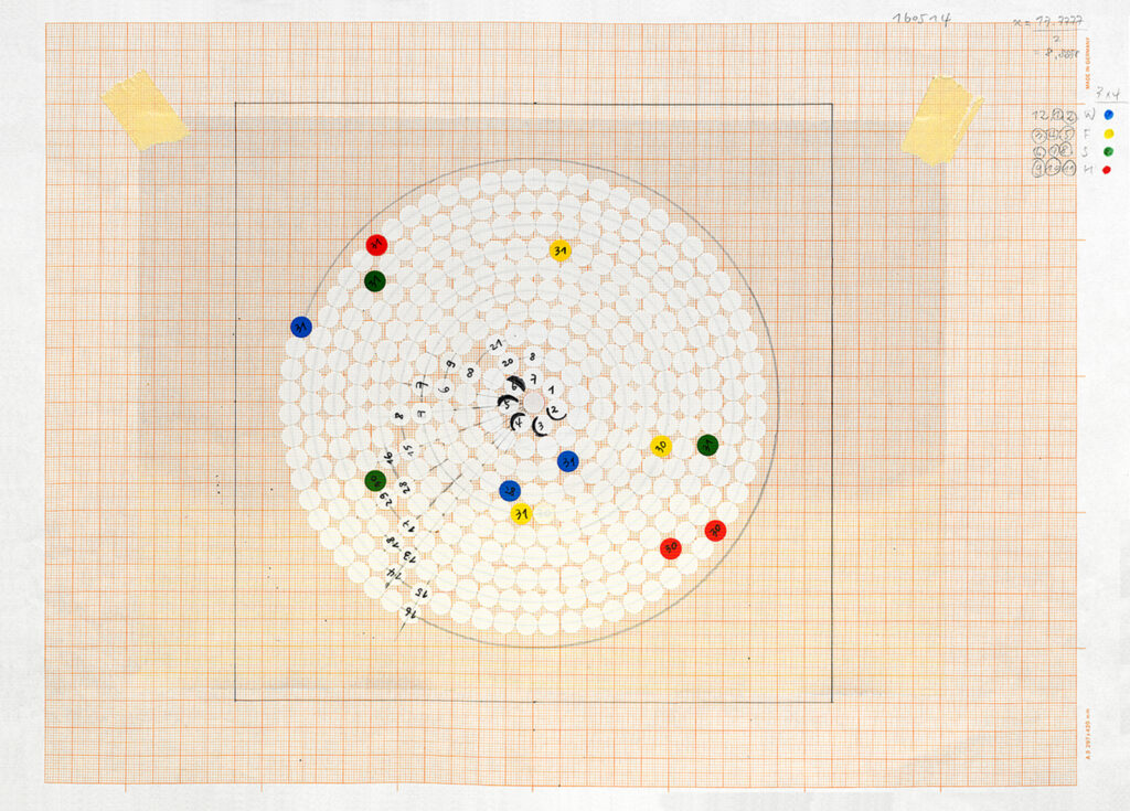 A circular diagram composed of white hexagonal cells, marked with numbered days and several colored dots on a grid background.